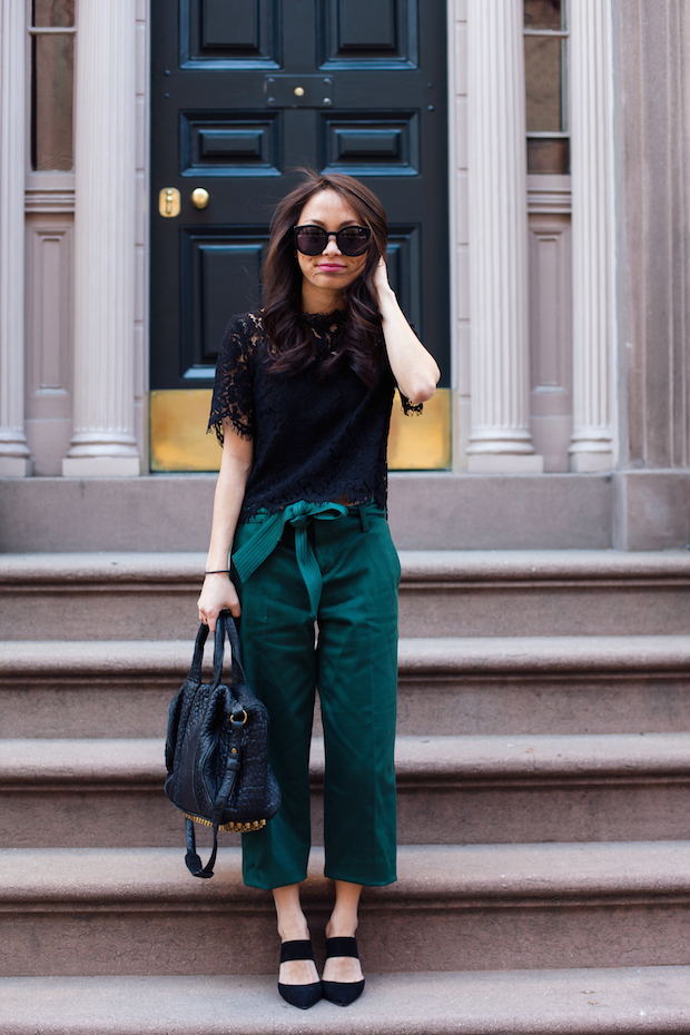banana republic wide leg pants, lace top, mules, the view from 5 ft. 2, new york blogger, petite blogger