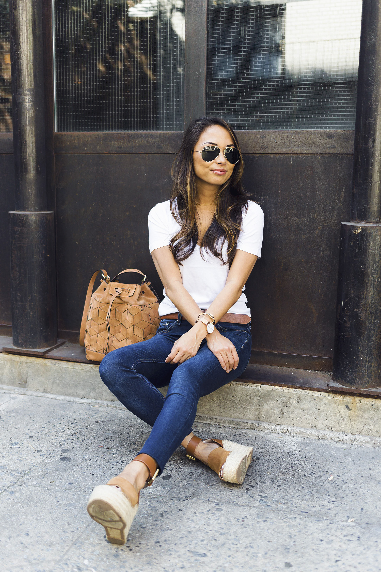 welden bag, bucket bag, jeans and white tshirt, the view from 5 ft. 2