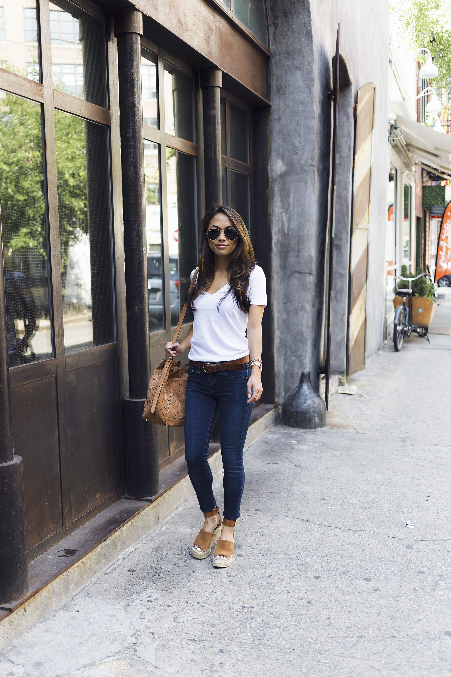 welden bag, bucket bag, jeans and white tshirt, the view from 5 ft. 2
